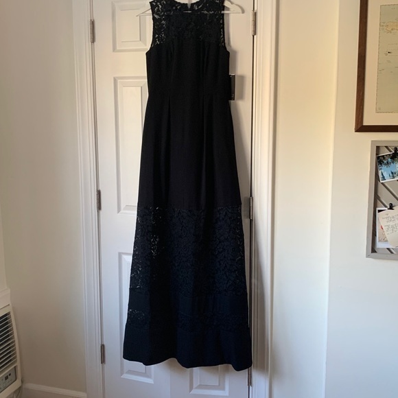 NWT Aidan Mattox Sleeveless Lace Inset Crepe Gown - Picture 9 of 9